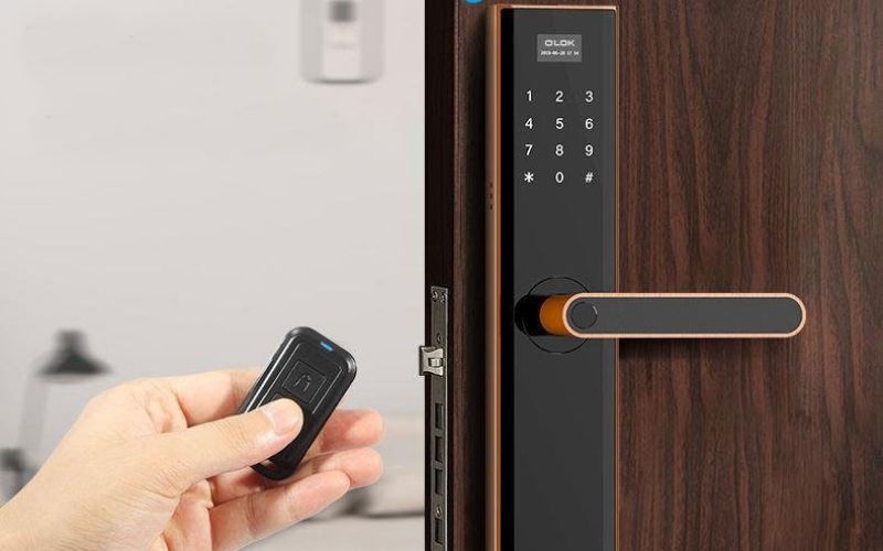 cách sử dụng khóa cửa điện tử an toàn, bền bỉ