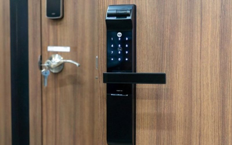 bảo dưỡng khóa cửa điện tử định kỳ
