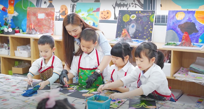 Tham khảo ý kiến phụ huynh và học sinh hiện tại