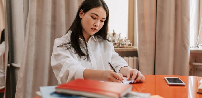 Công Cụ AI Chấm Bài Viết IELTS Tại Nhà: Chính Xác Đến Đâu?
